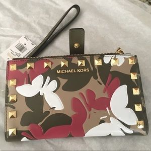 Original Michael Kors jet set wristlet - new